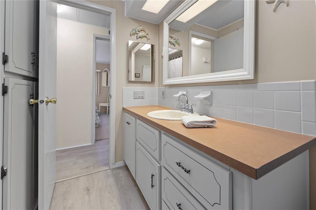 For Sale: $132,000 (2 beds, 2 baths, 1056 Square Feet)
