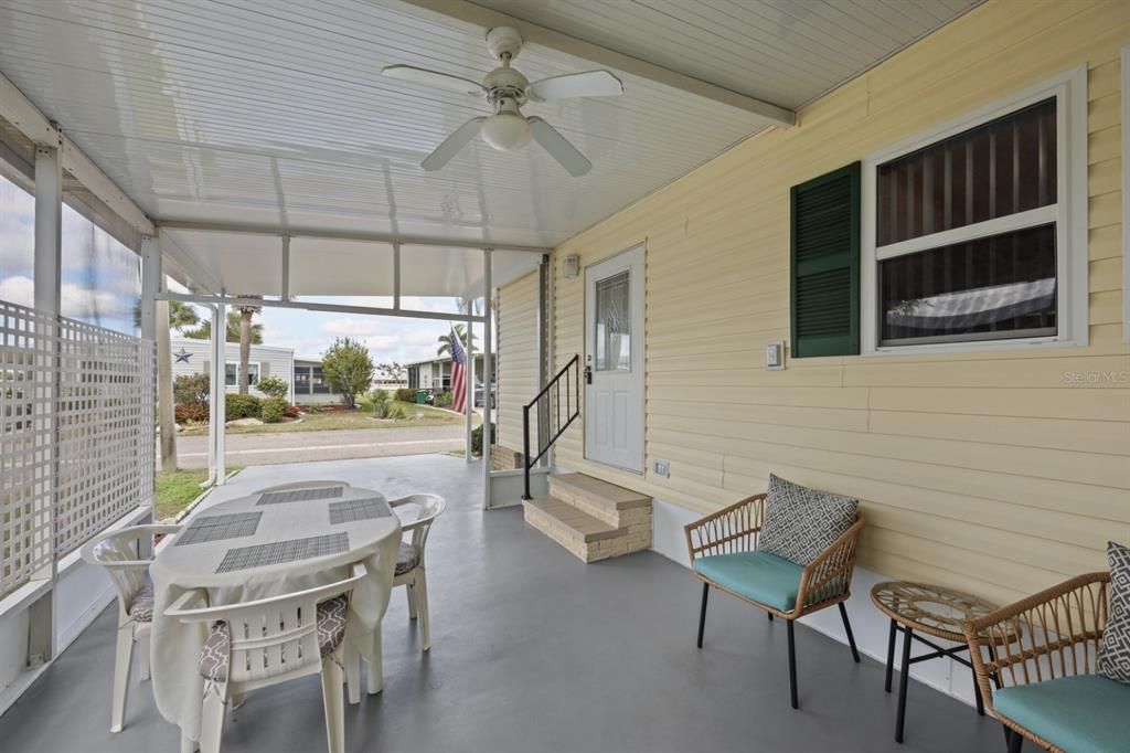 For Sale: $132,000 (2 beds, 2 baths, 1056 Square Feet)