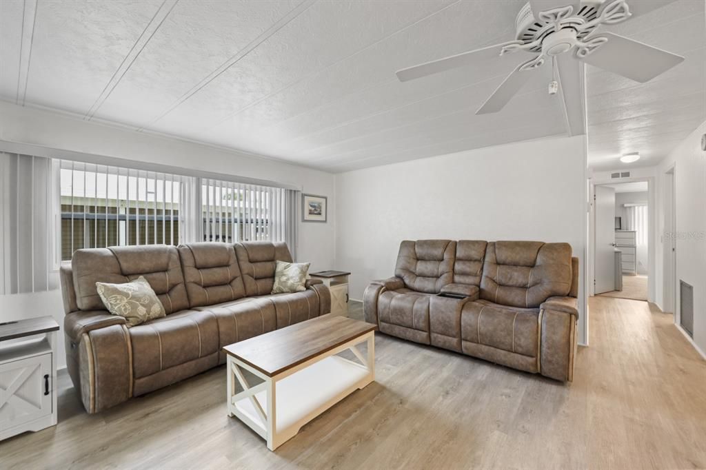 For Sale: $132,000 (2 beds, 2 baths, 1056 Square Feet)