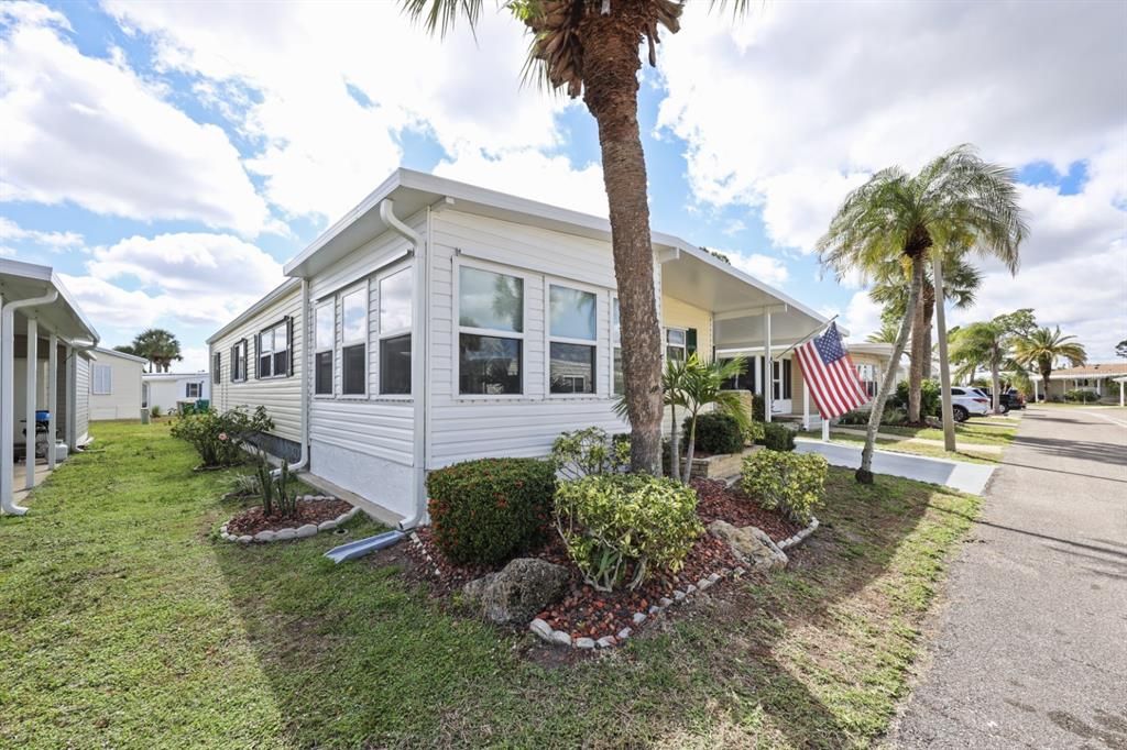 For Sale: $132,000 (2 beds, 2 baths, 1056 Square Feet)