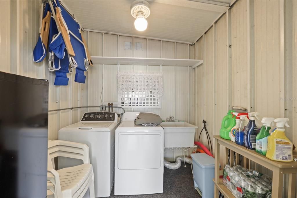 For Sale: $132,000 (2 beds, 2 baths, 1056 Square Feet)