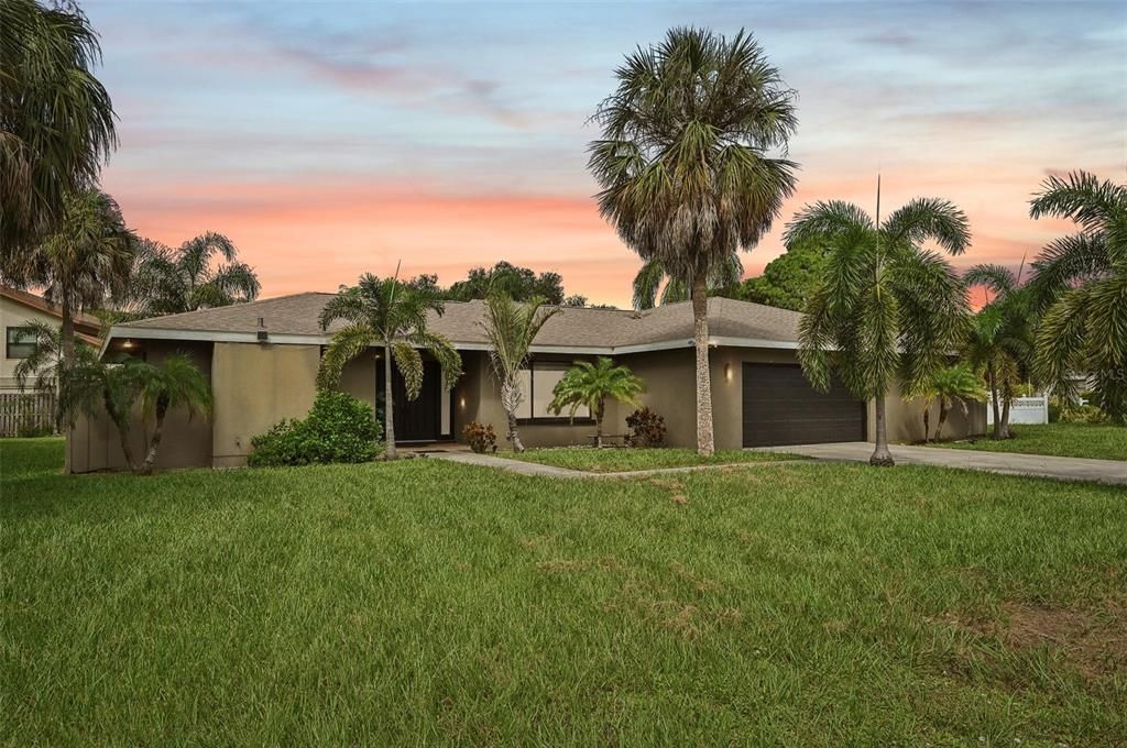For Sale: $649,000 (3 beds, 2 baths, 1888 Square Feet)
