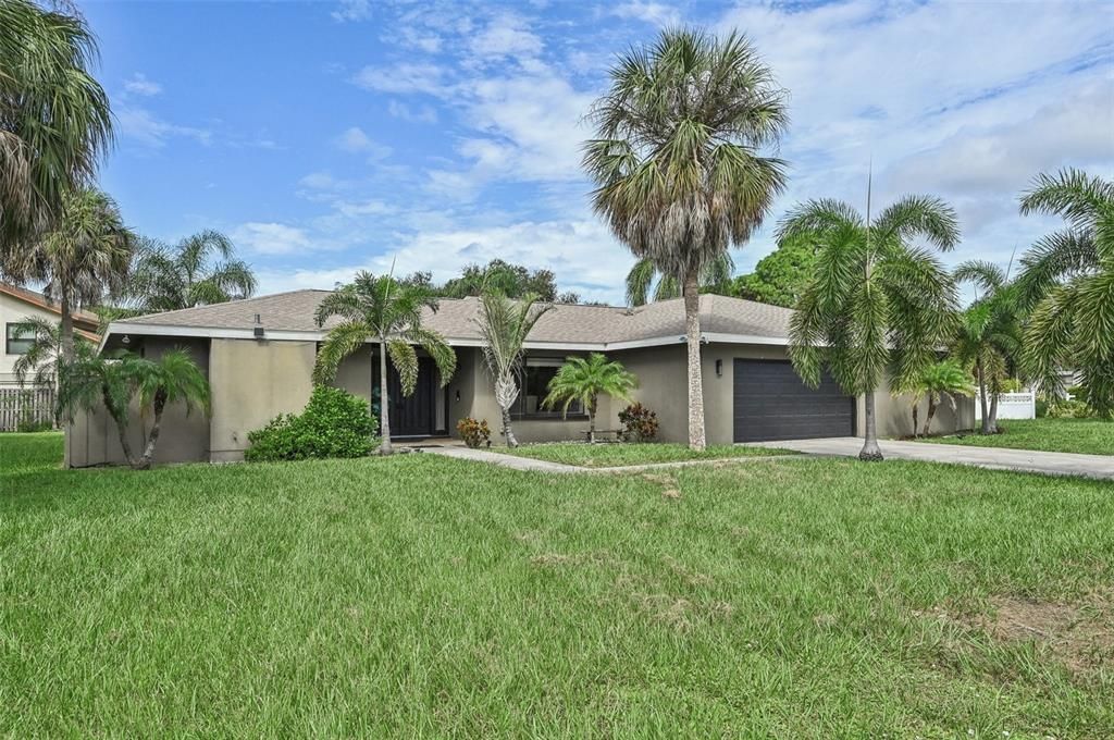 For Sale: $649,000 (3 beds, 2 baths, 1888 Square Feet)