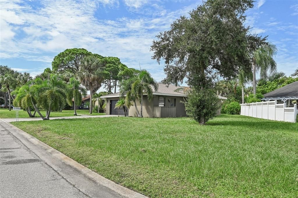 For Sale: $649,000 (3 beds, 2 baths, 1888 Square Feet)