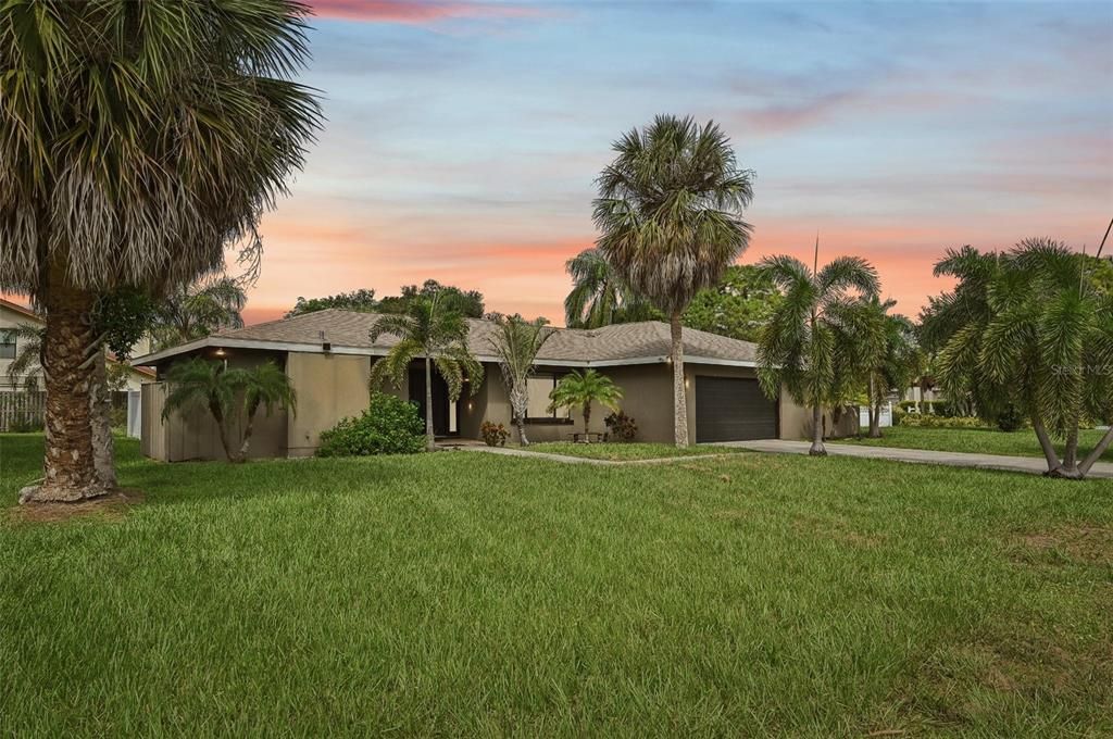 For Sale: $649,000 (3 beds, 2 baths, 1888 Square Feet)