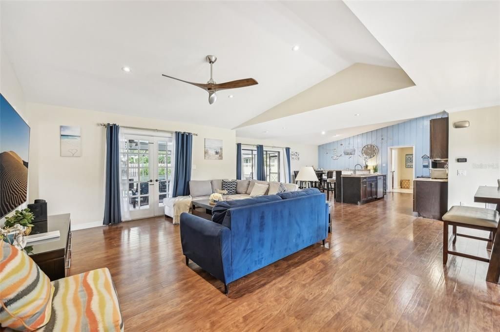 For Sale: $649,000 (3 beds, 2 baths, 1888 Square Feet)