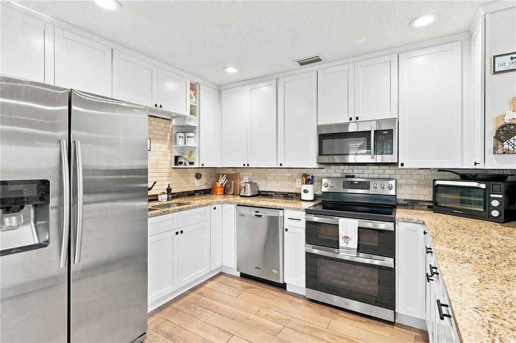 Activo con contrato: $310,000 (3 camas, 2 baños, 1420 Pies cuadrados)