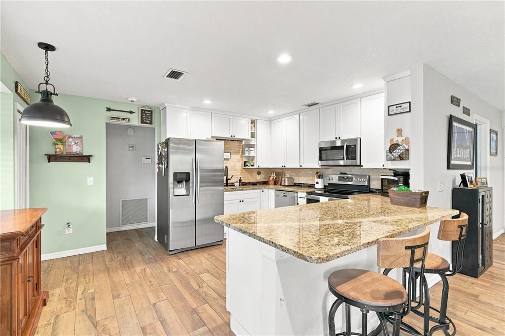 Activo con contrato: $310,000 (3 camas, 2 baños, 1420 Pies cuadrados)