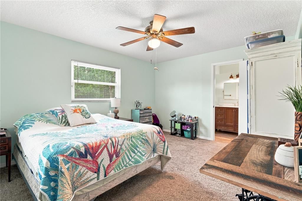 Activo con contrato: $310,000 (3 camas, 2 baños, 1420 Pies cuadrados)
