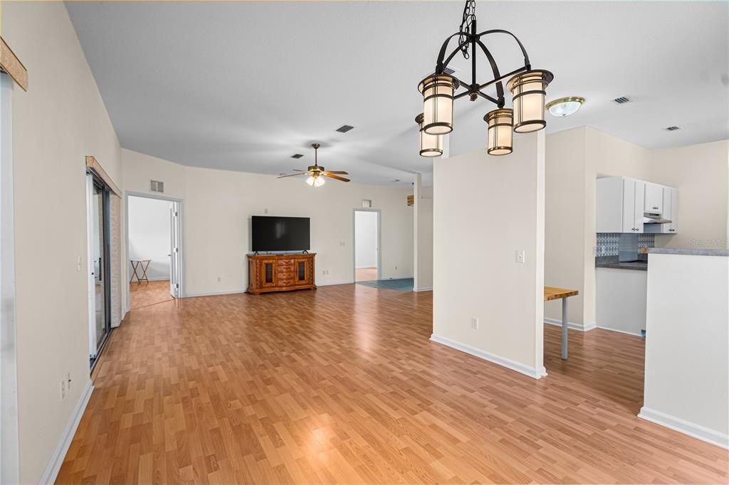 For Sale: $285,000 (3 beds, 2 baths, 1531 Square Feet)