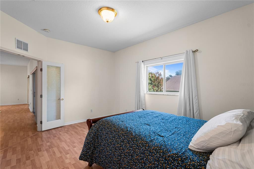 For Sale: $285,000 (3 beds, 2 baths, 1531 Square Feet)