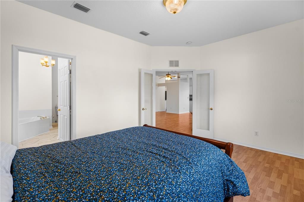 For Sale: $285,000 (3 beds, 2 baths, 1531 Square Feet)