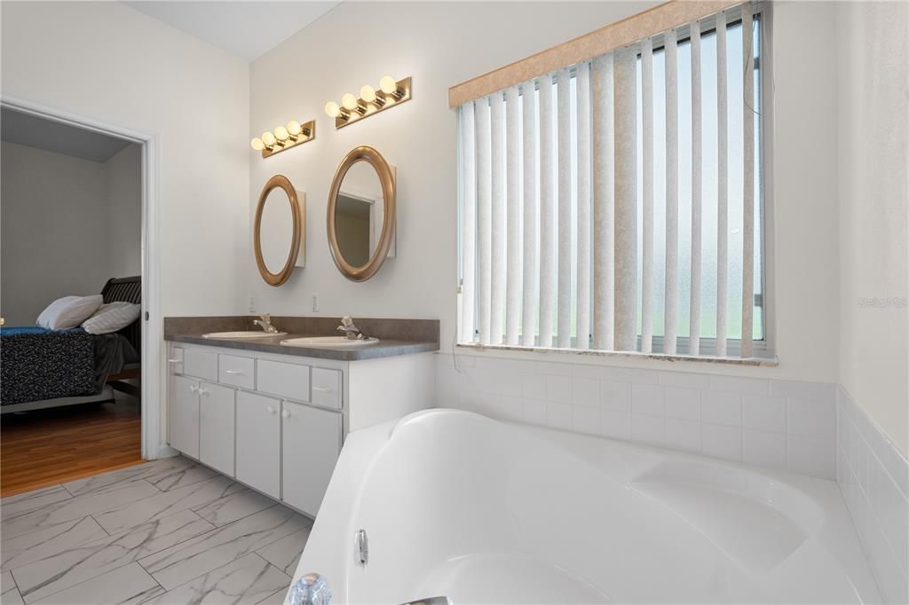 For Sale: $285,000 (3 beds, 2 baths, 1531 Square Feet)