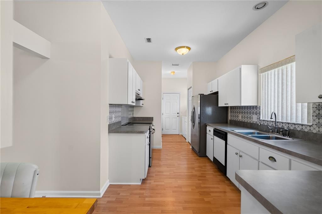For Sale: $285,000 (3 beds, 2 baths, 1531 Square Feet)