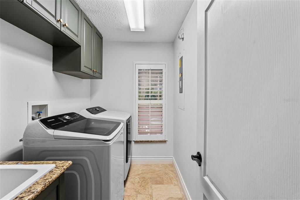 For Sale: $1,125,000 (5 beds, 4 baths, 3264 Square Feet)