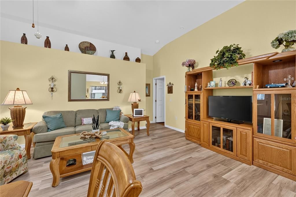 Activo con contrato: $260,000 (3 camas, 2 baños, 1442 Pies cuadrados)