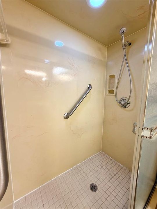 На продажу: $245,900 (4 спален, 2 ванн, 1921 Квадратных фут)