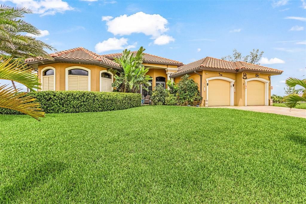 For Sale: $1,550,000 (3 beds, 2 baths, 3012 Square Feet)