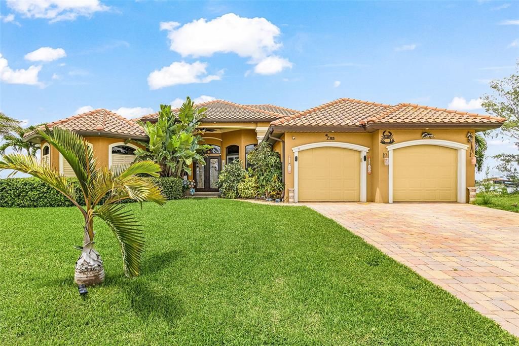 For Sale: $1,550,000 (3 beds, 2 baths, 3012 Square Feet)