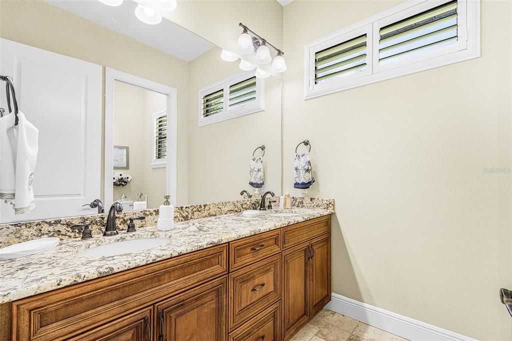 For Sale: $1,550,000 (3 beds, 2 baths, 3012 Square Feet)