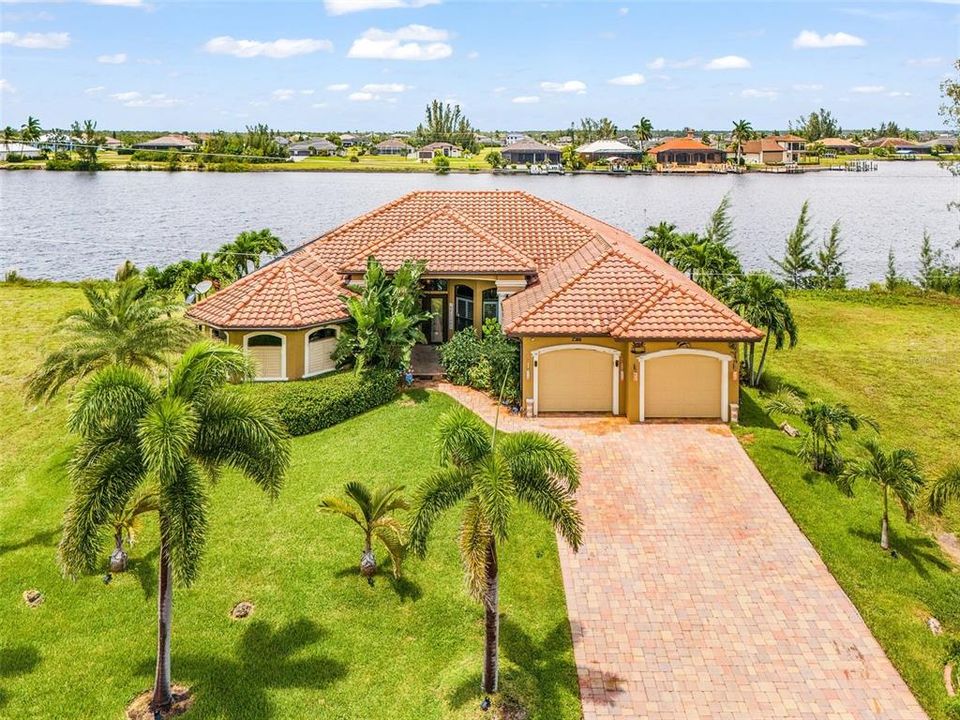 For Sale: $1,550,000 (3 beds, 2 baths, 3012 Square Feet)
