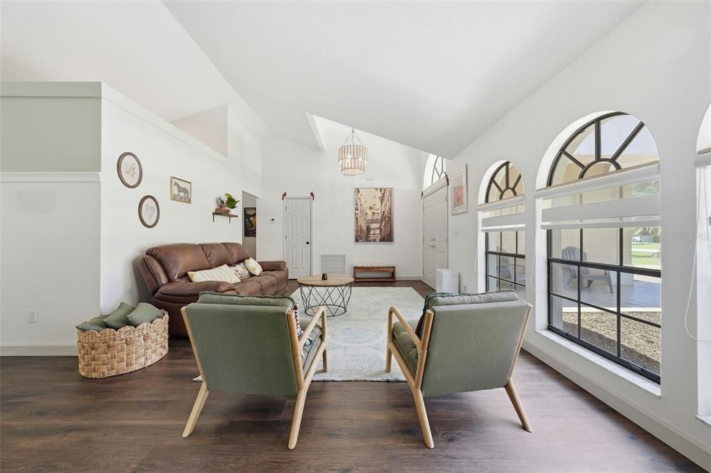 En Venta: $414,000 (3 camas, 2 baños, 1923 Pies cuadrados)