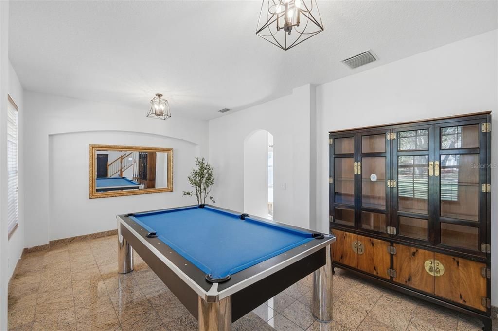 На продажу: $699,900 (6 спален, 3 ванн, 3696 Квадратных фут)