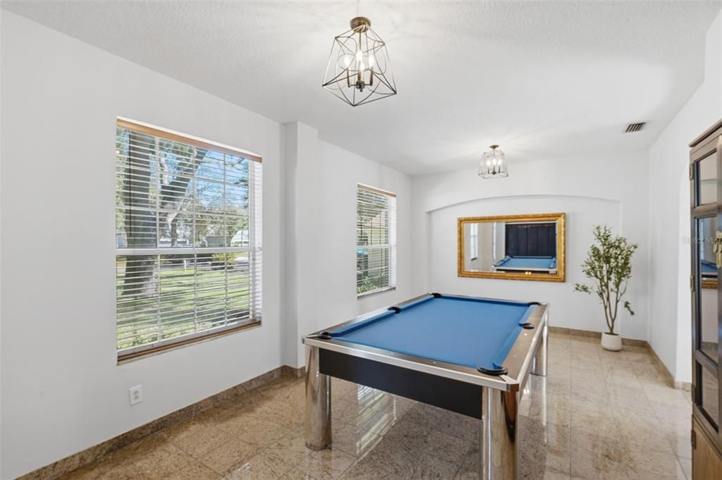 На продажу: $699,900 (6 спален, 3 ванн, 3696 Квадратных фут)