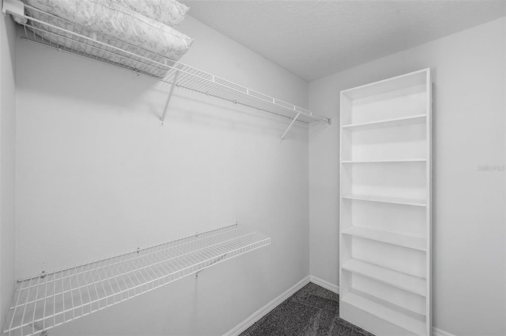 На продажу: $699,900 (6 спален, 3 ванн, 3696 Квадратных фут)