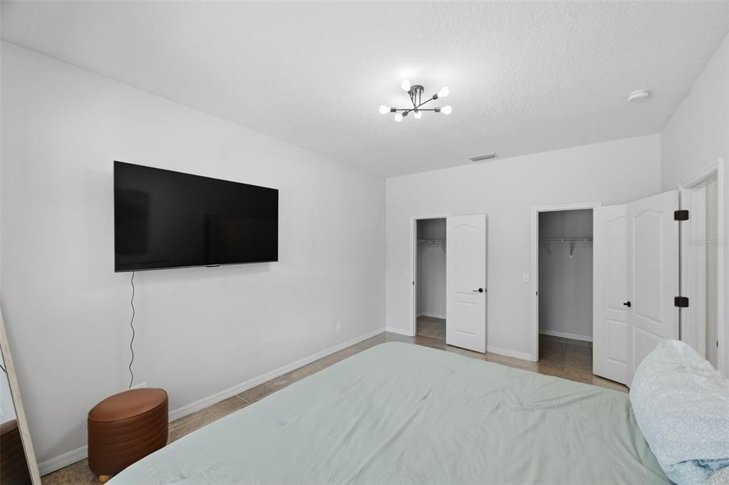На продажу: $699,900 (6 спален, 3 ванн, 3696 Квадратных фут)
