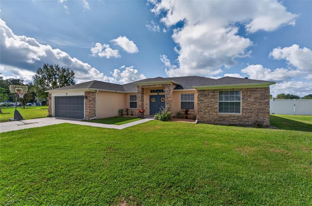 For Sale: $549,000 (4 beds, 3 baths, 2467 Square Feet)