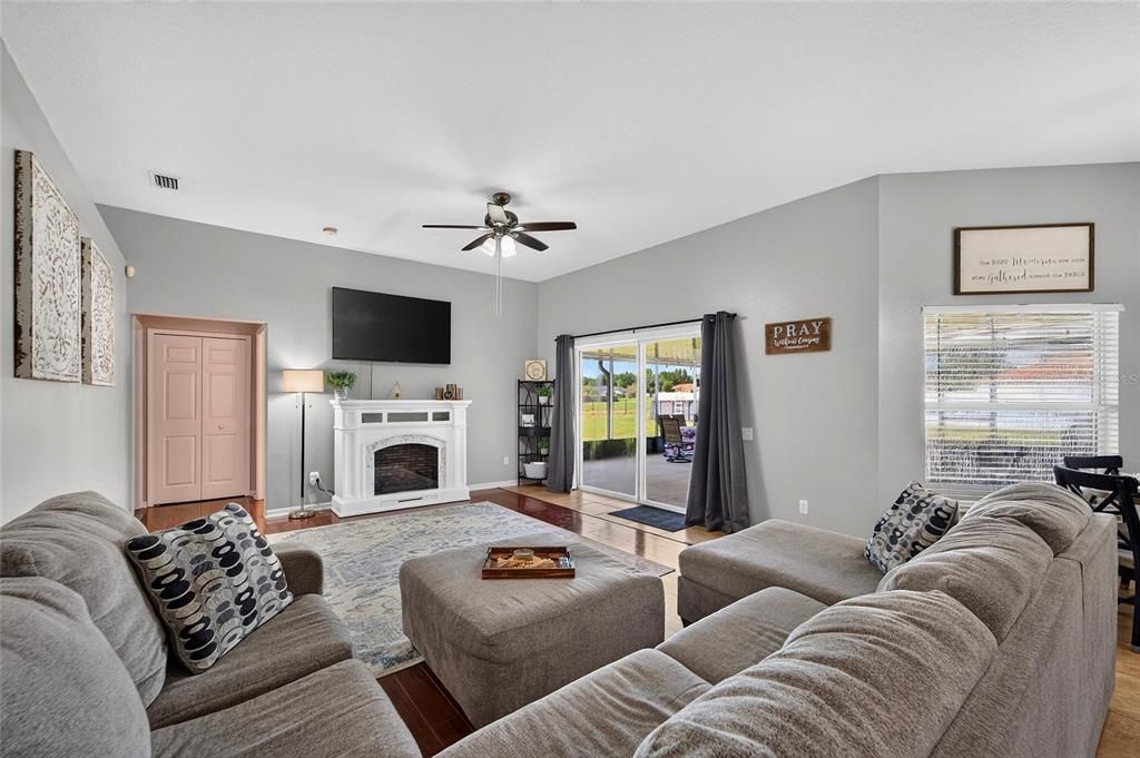 For Sale: $549,000 (4 beds, 3 baths, 2467 Square Feet)