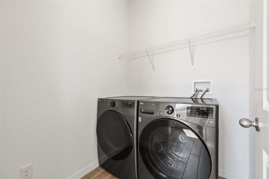 На продажу: $399,999 (3 спален, 2 ванн, 1584 Квадратных фут)