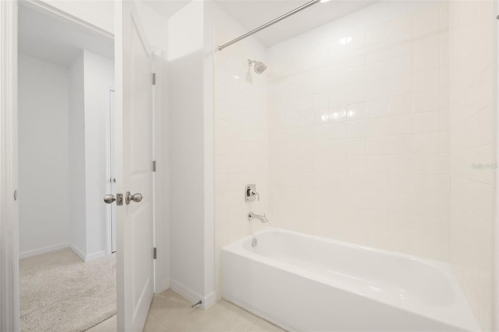 На продажу: $399,999 (3 спален, 2 ванн, 1584 Квадратных фут)