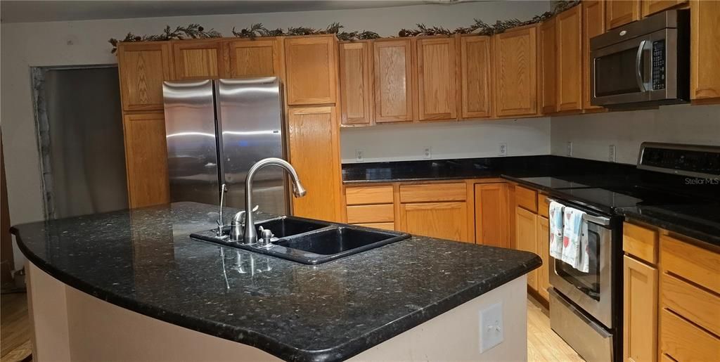 Active With Contract: $260,000 (2 beds, 1 baths, 1250 Square Feet)