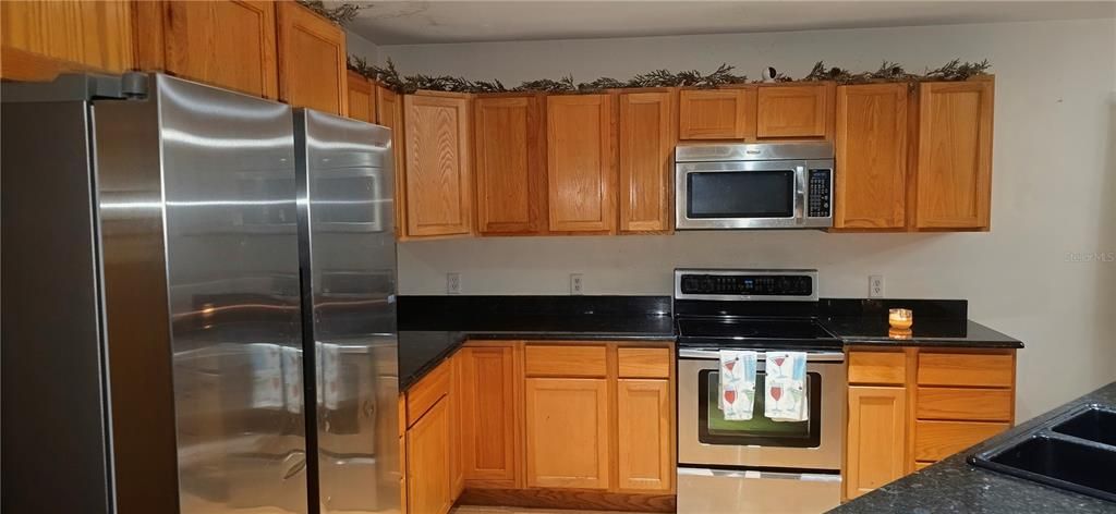 Active With Contract: $260,000 (2 beds, 1 baths, 1250 Square Feet)