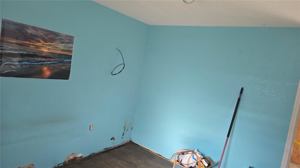 Active With Contract: $260,000 (2 beds, 1 baths, 1250 Square Feet)