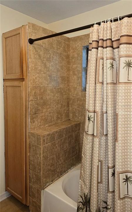 Active With Contract: $260,000 (2 beds, 1 baths, 1250 Square Feet)
