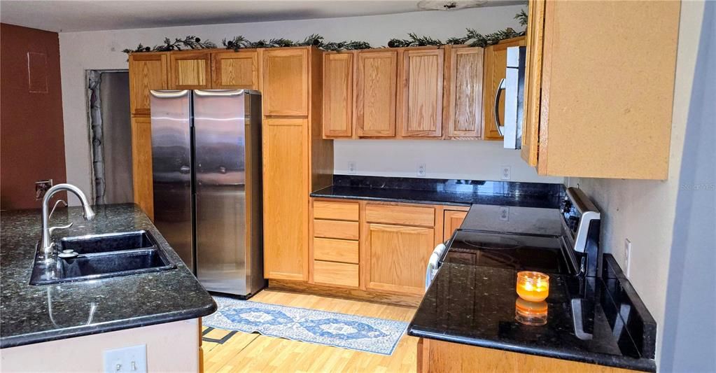 Active With Contract: $260,000 (2 beds, 1 baths, 1250 Square Feet)