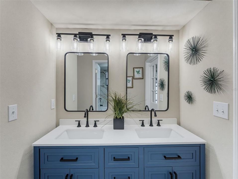 For Sale: $379,000 (3 beds, 2 baths, 1698 Square Feet)