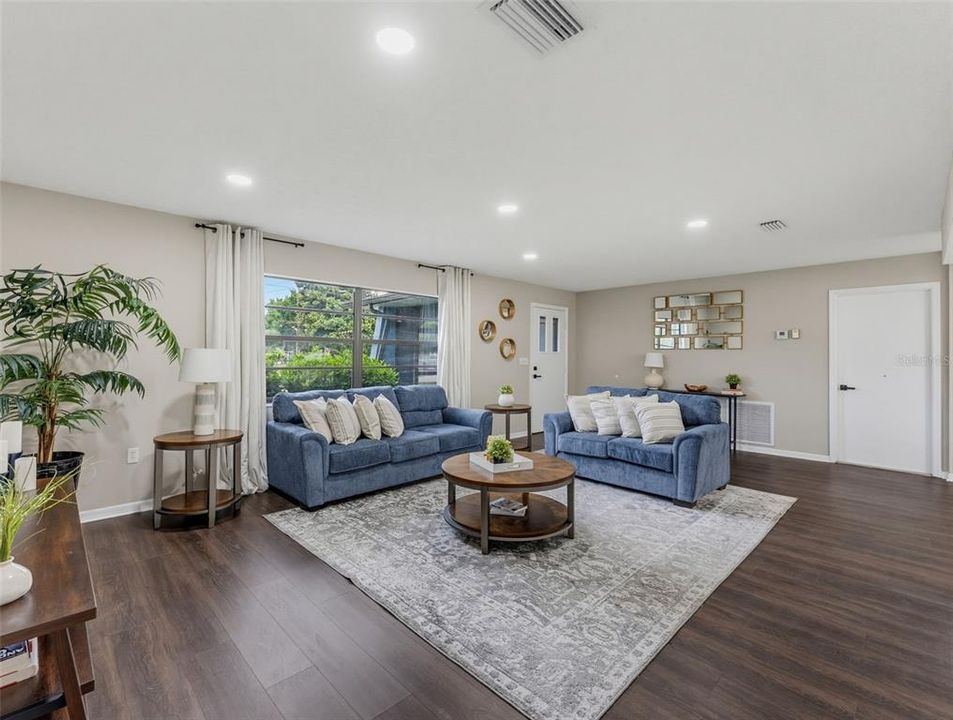 For Sale: $379,000 (3 beds, 2 baths, 1698 Square Feet)