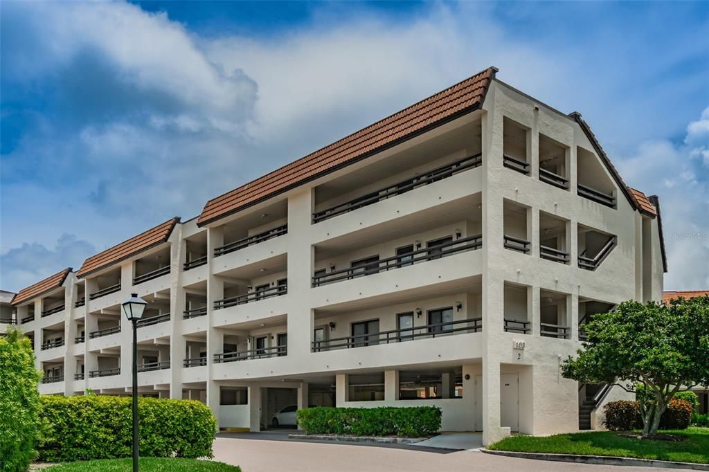 Active With Contract: $2,200 (1 beds, 1 baths, 790 Square Feet)