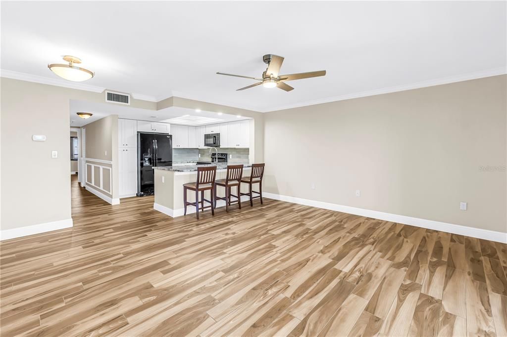 Active With Contract: $2,200 (1 beds, 1 baths, 790 Square Feet)