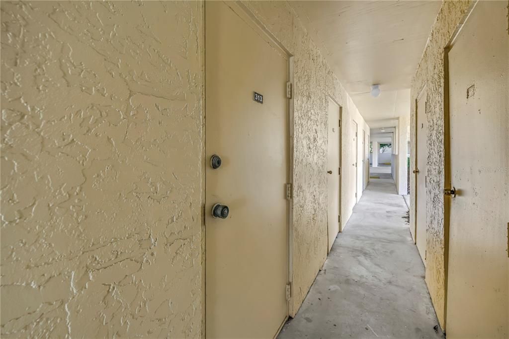 Active With Contract: $2,200 (1 beds, 1 baths, 790 Square Feet)