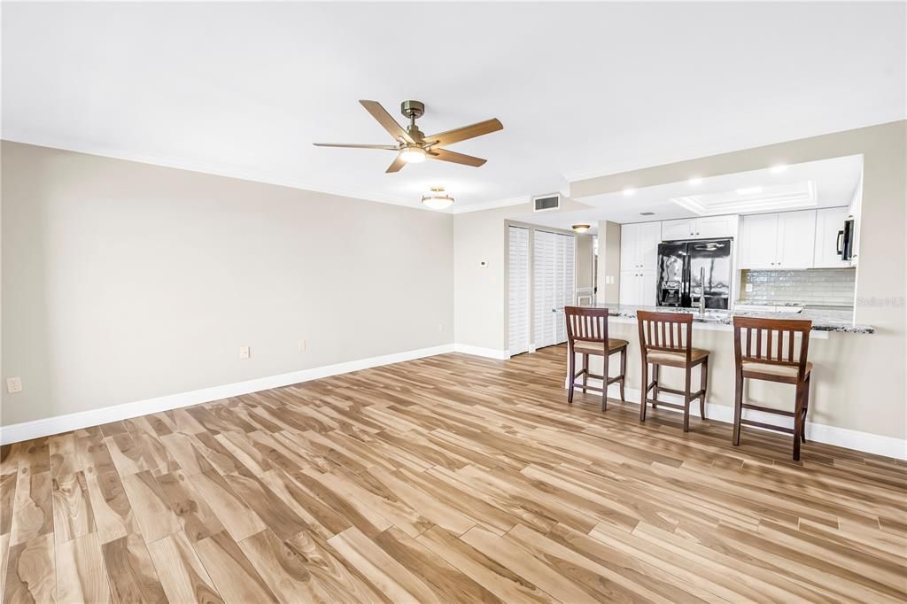 Active With Contract: $2,200 (1 beds, 1 baths, 790 Square Feet)