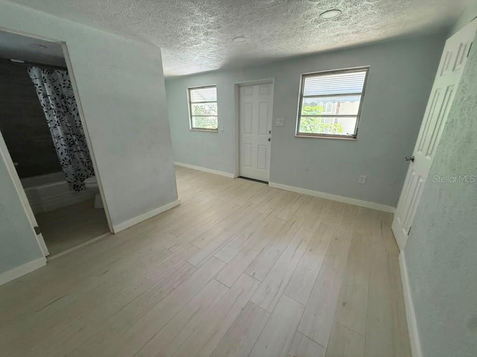 For Sale: $259,900 (2 beds, 2 baths, 804 Square Feet)