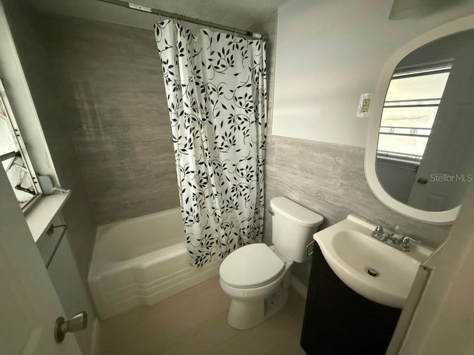 For Sale: $259,900 (2 beds, 2 baths, 804 Square Feet)