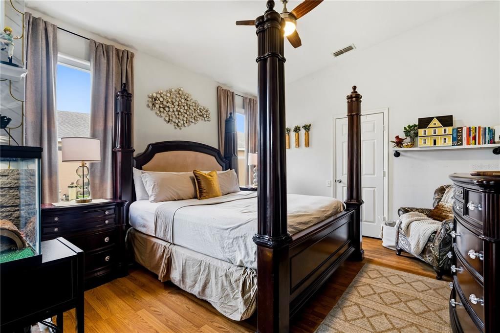 For Sale: $429,000 (4 beds, 3 baths, 1835 Square Feet)