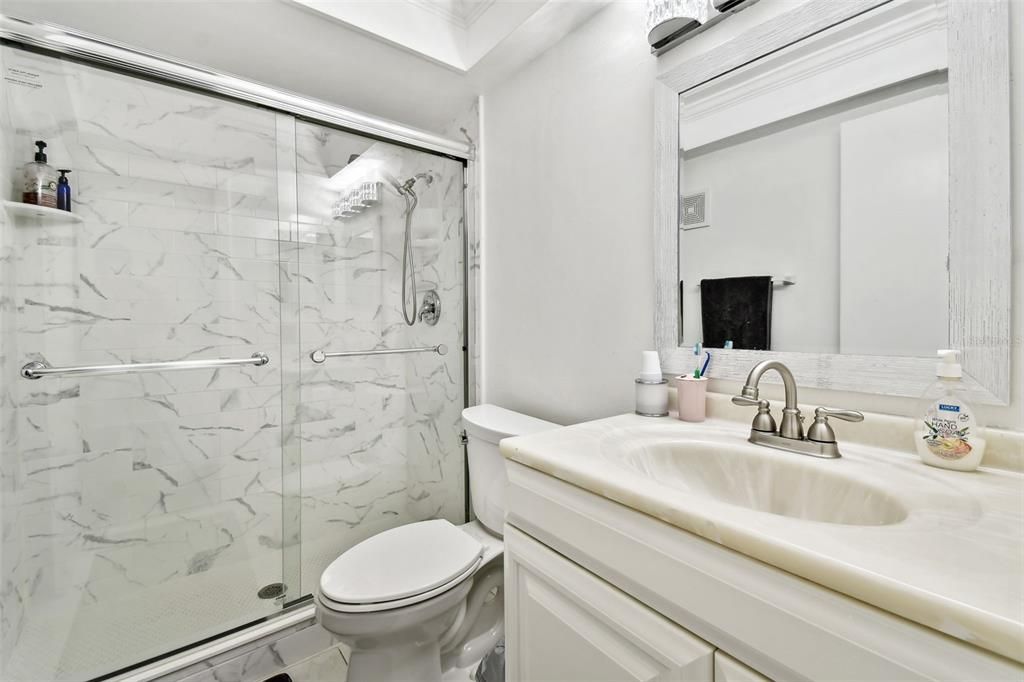 На продажу: $209,900 (2 спален, 2 ванн, 1070 Квадратных фут)