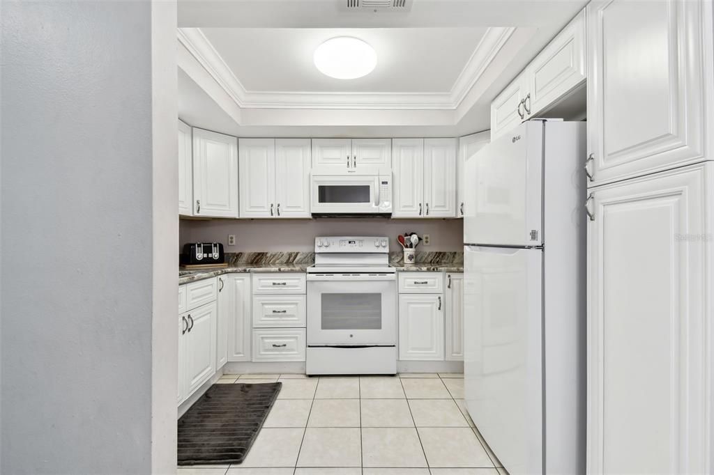 На продажу: $209,900 (2 спален, 2 ванн, 1070 Квадратных фут)
